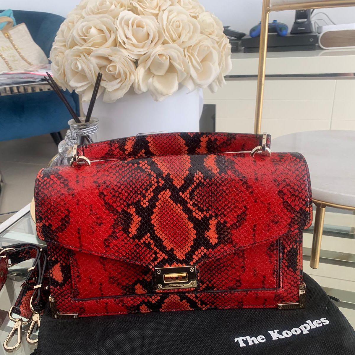 תיק עור חדש!! של המותג הצרפתי The kooples מגיע עם ארנק לכרטיסים יש אפשרות לרכוש בנפרד את הארנק ב 500₪