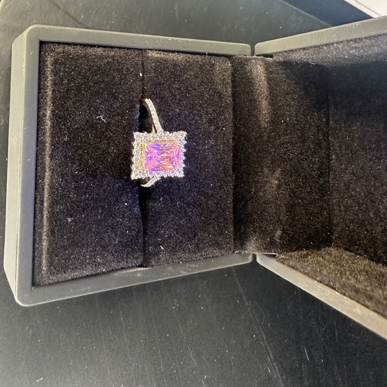 טבעת מרובעת אבן מורגנייט משובצת יהלומים