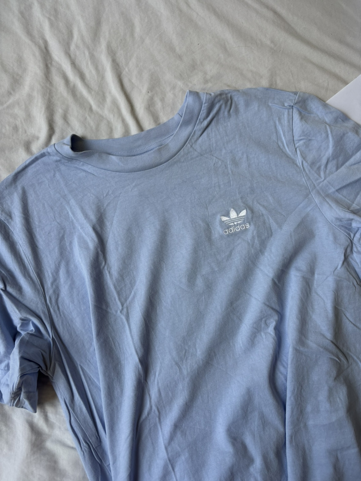 חולצה אוברסייז של אדידס 