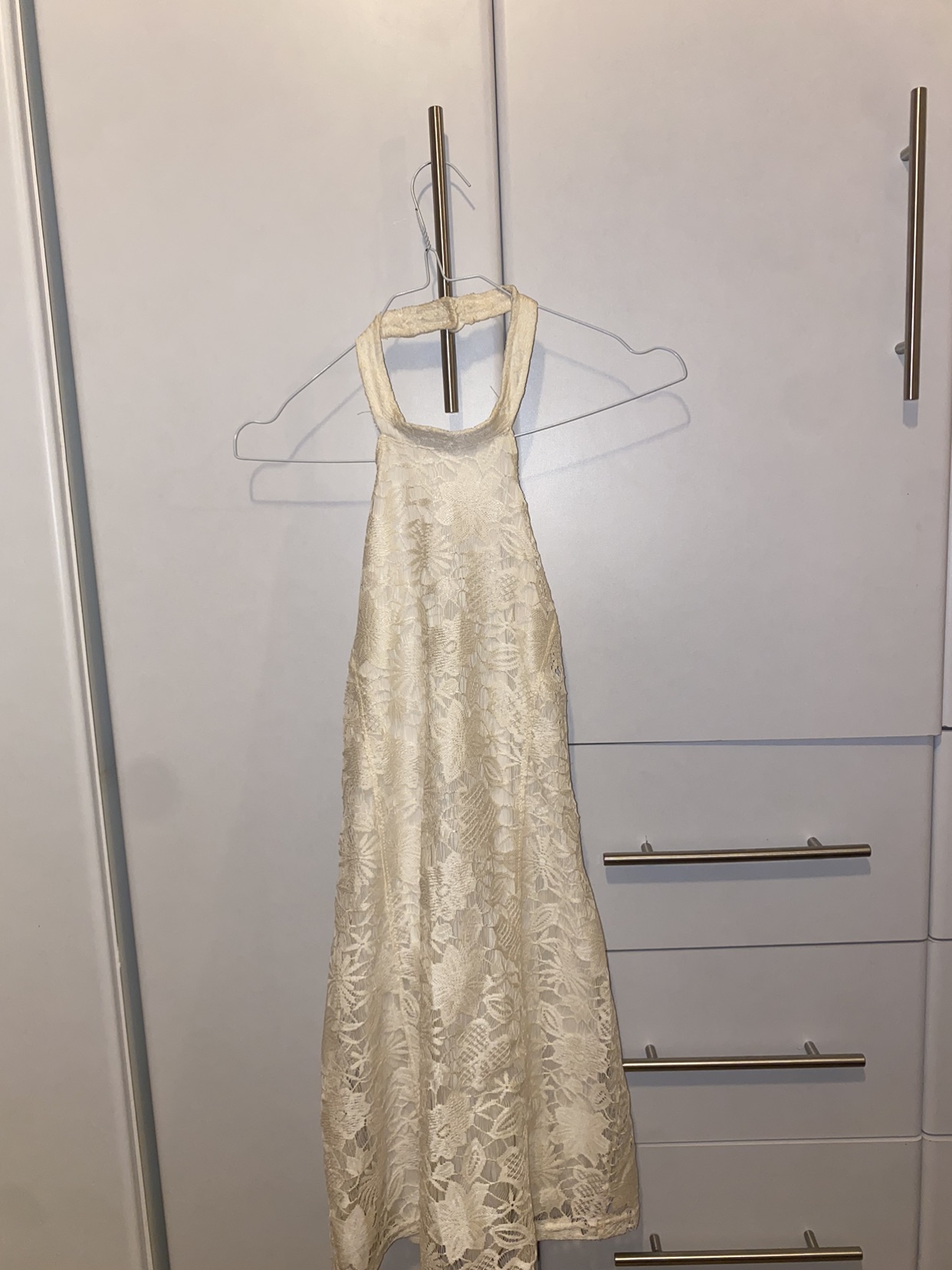 שמלת קולר לבנה, גב פתוח, מידה S-M