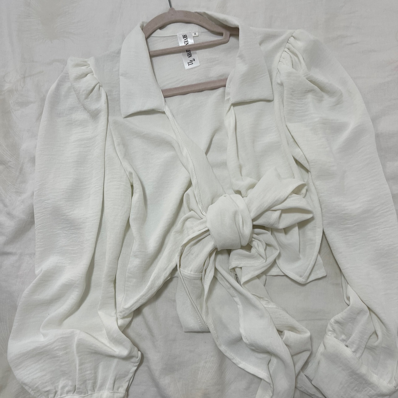 חולצה אלגנטית לבנה