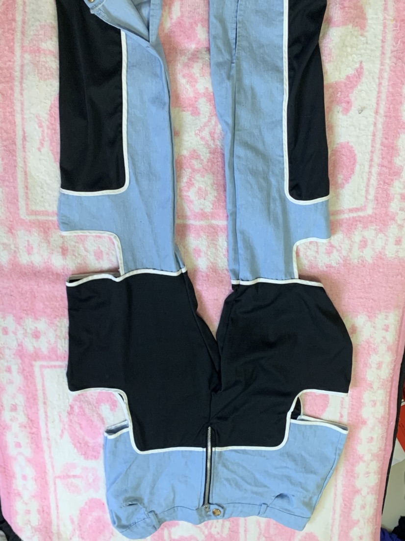 מכנס עם פתחים בצדדים