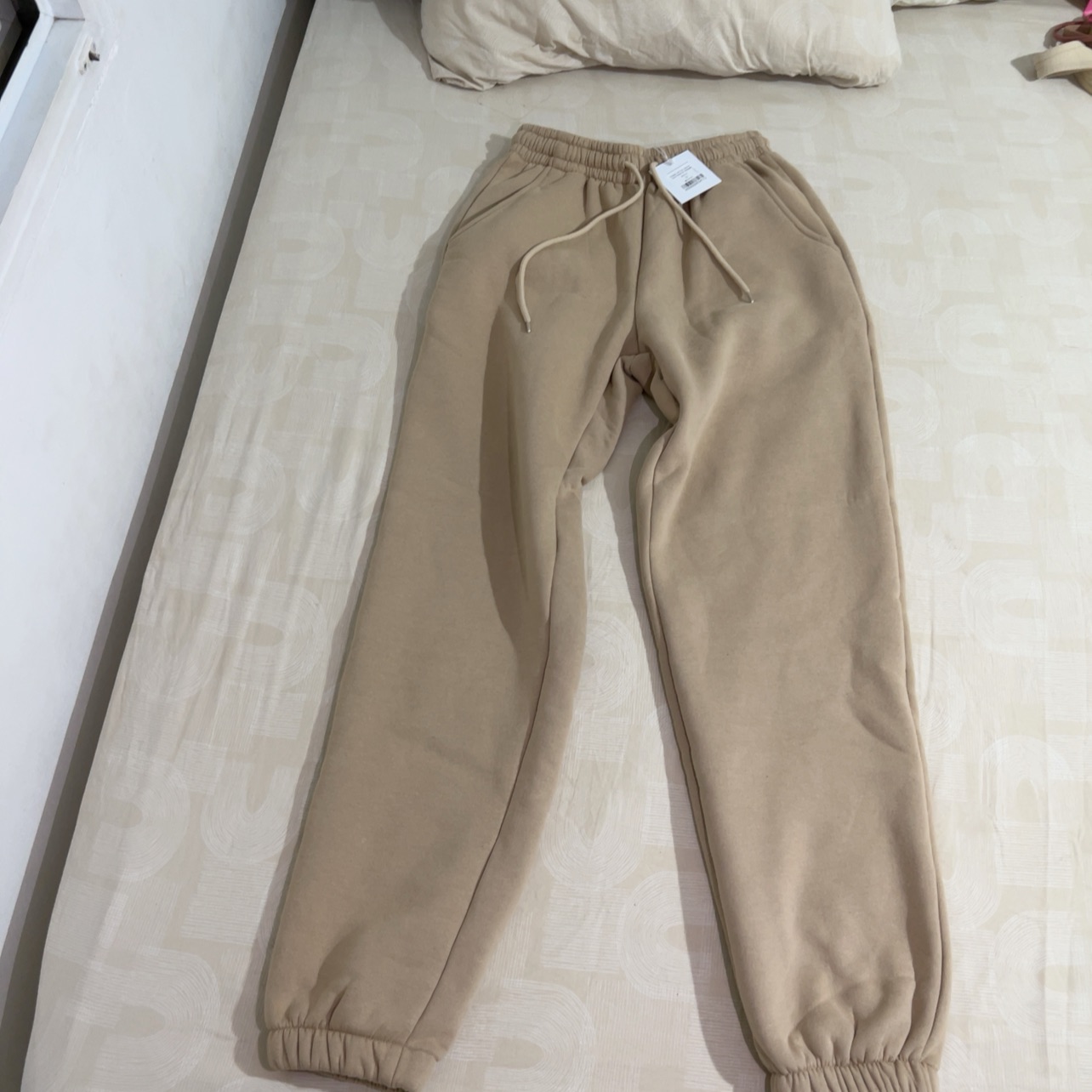 מכנס טרנינג מעדיקה עם טיקט