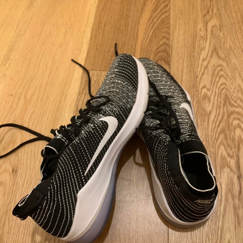 נעלי ספורט חדשות נייק