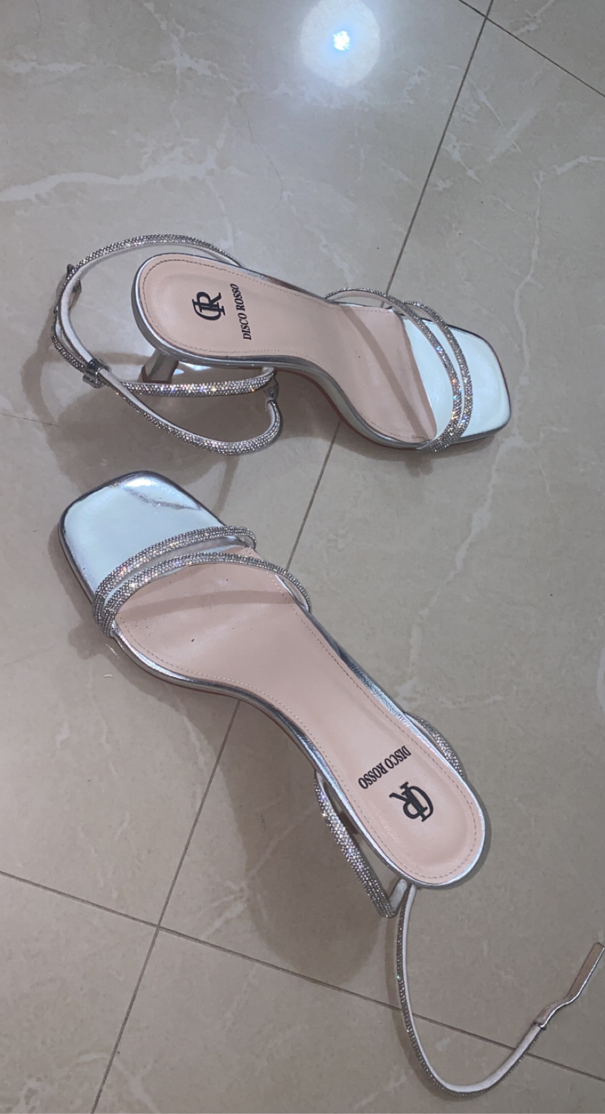 נעלי עקב נדירות 