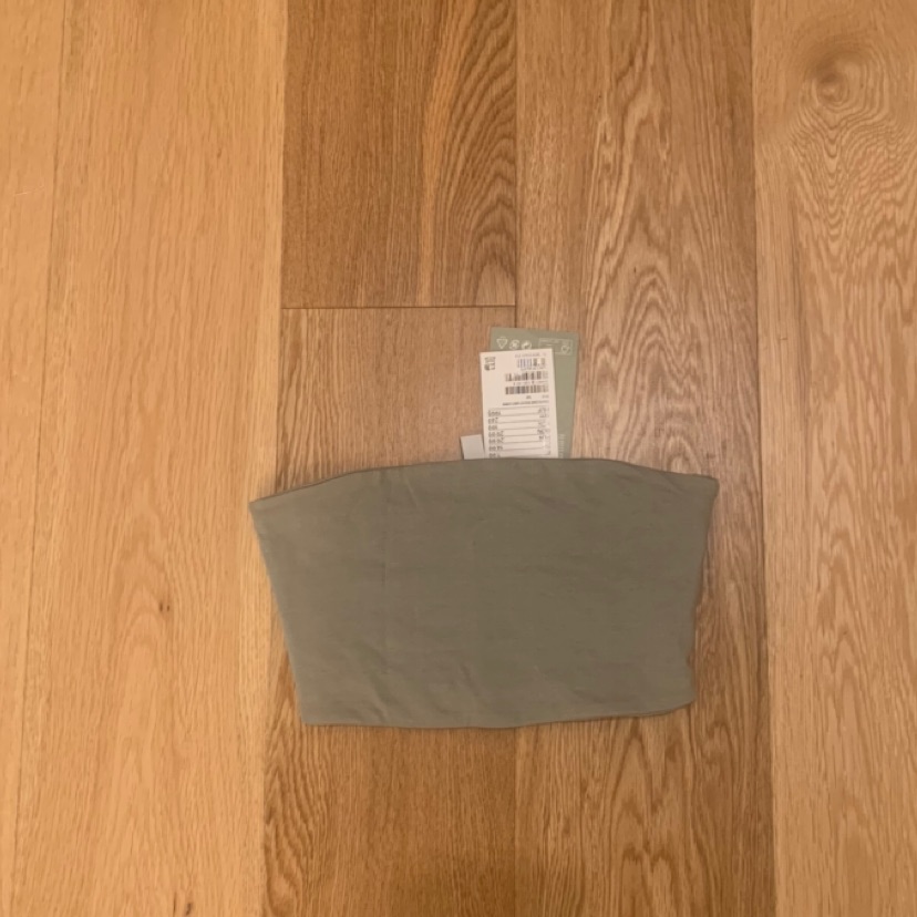 גופיה/ טופ סטרפלס בצבע ירוק זית, חדשה עם טיקט💚