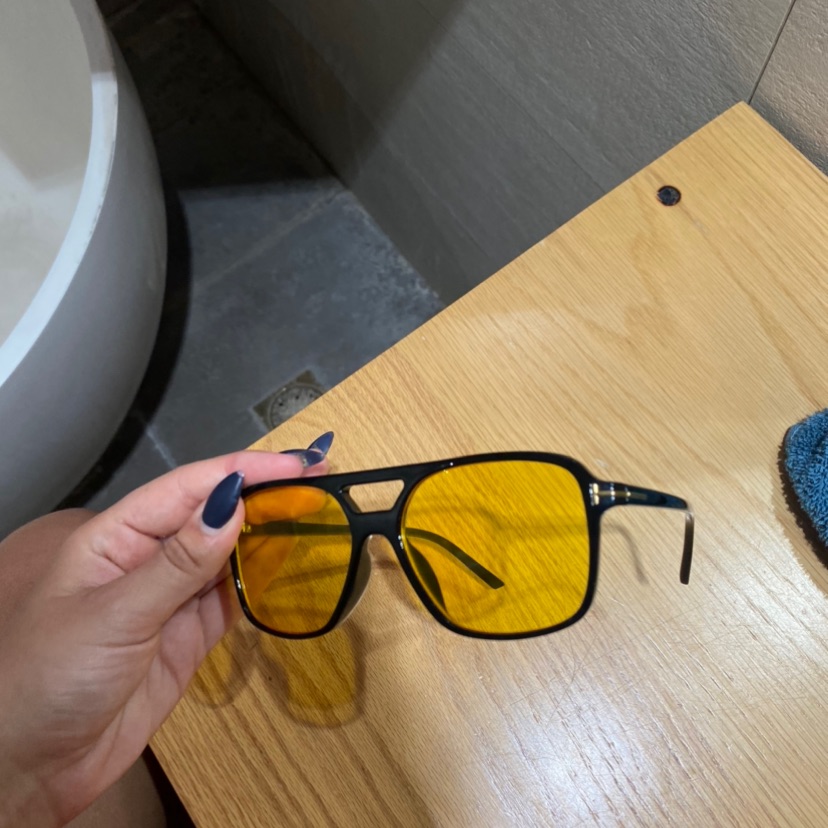 משקפיים מדהימות משפרות כל לוק ומוסיפות צבע