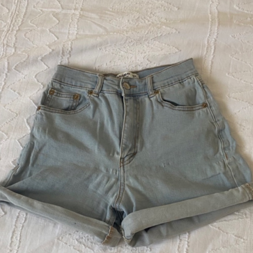ג׳ינס קצר מpull and bear 