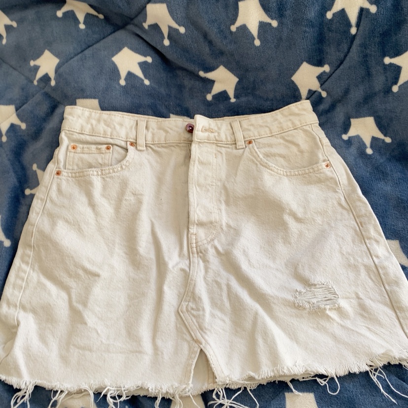 חצאית מיני מהממת 