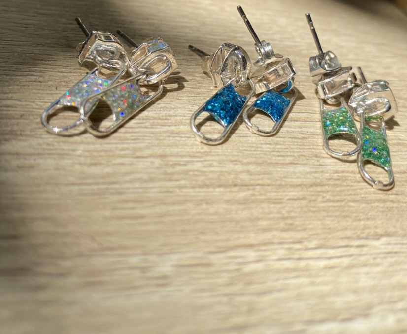 3 זוגות של עגילי רוכסן מנצנצים