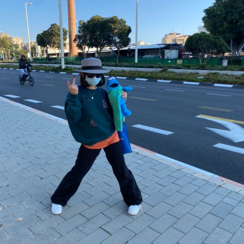 פוטר ירוק עם ציורים. מידה m 