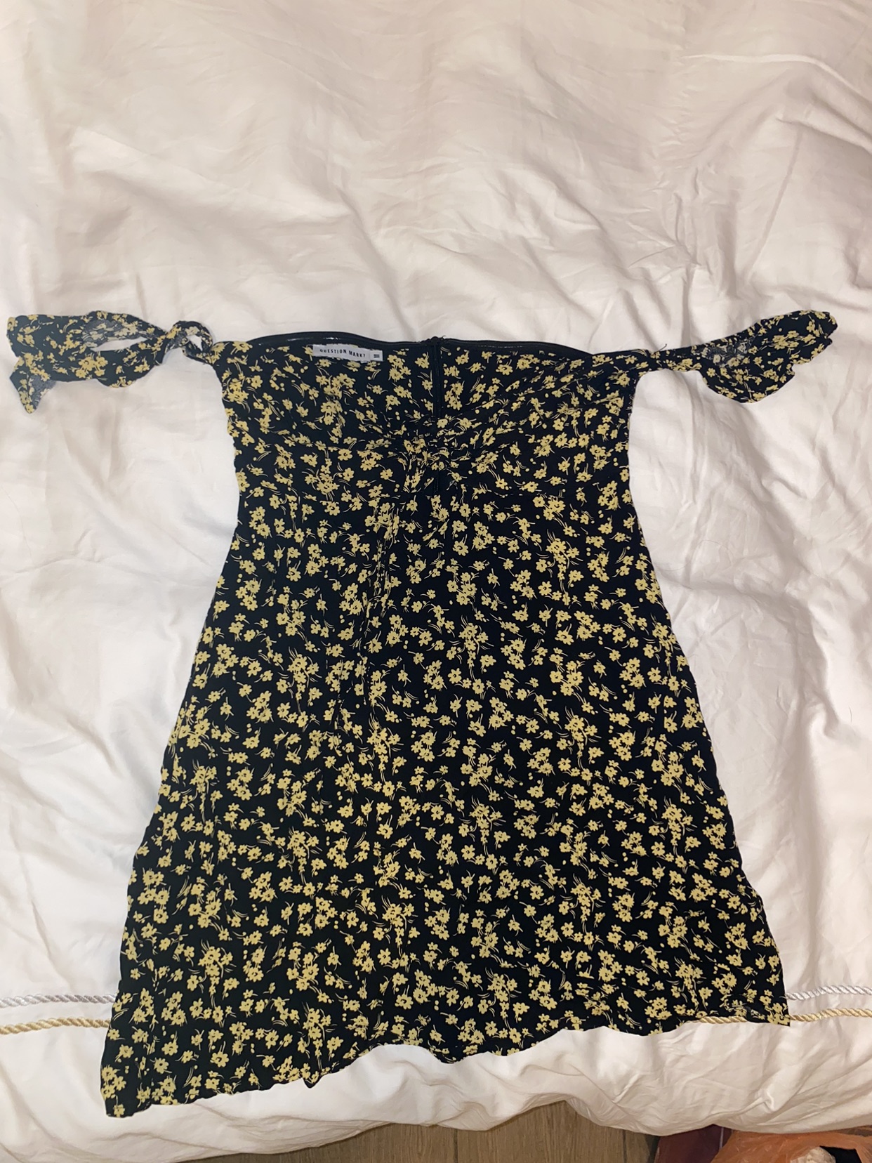 שמלת off shoulder מquestion mark, מידה M, נלבשה פעם אחת