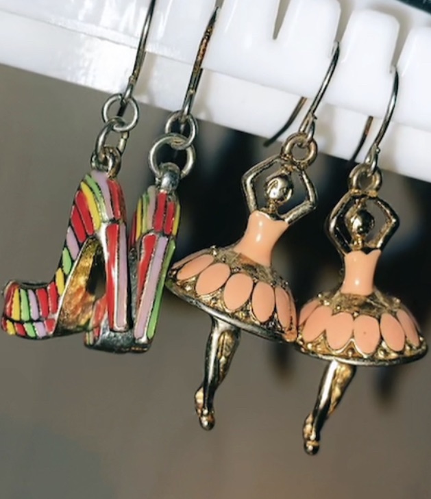 עגילי דמות בלרינה ועקבים