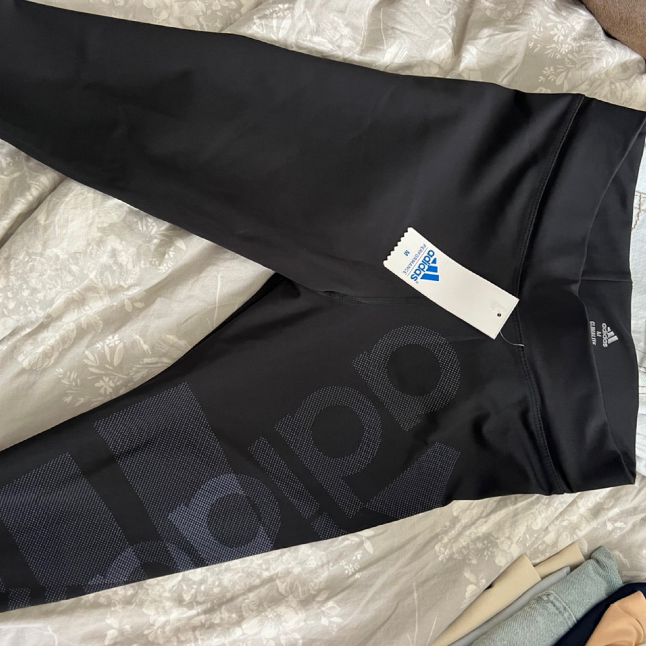 טייץ חדש מאדידס!