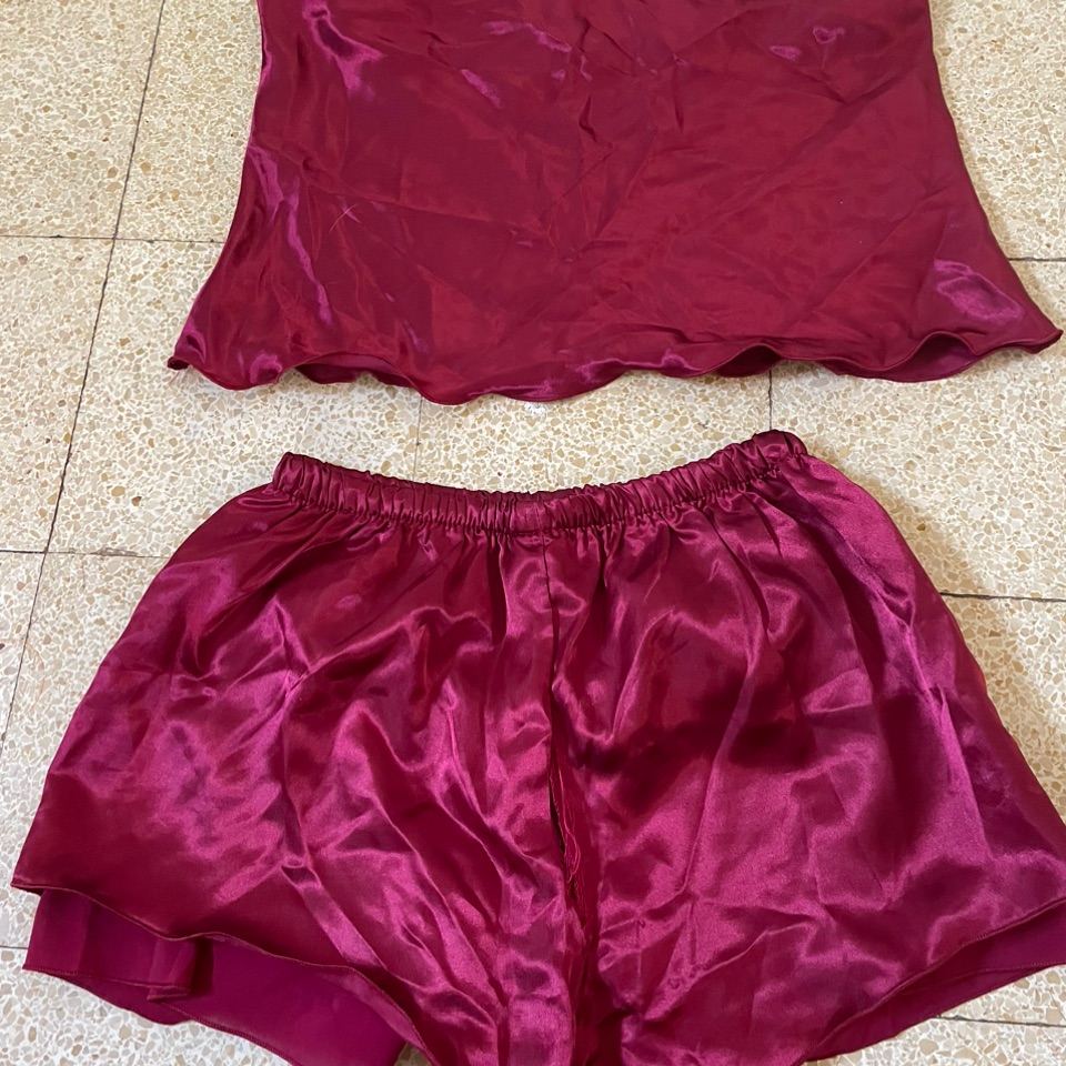 פיג׳מה סטן משיין מידה s 
בא עם קרע במכנס אבל בעל תיקון 