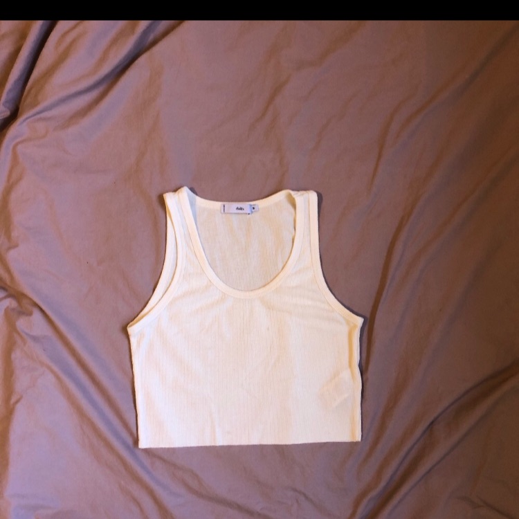 גופייה לבנה