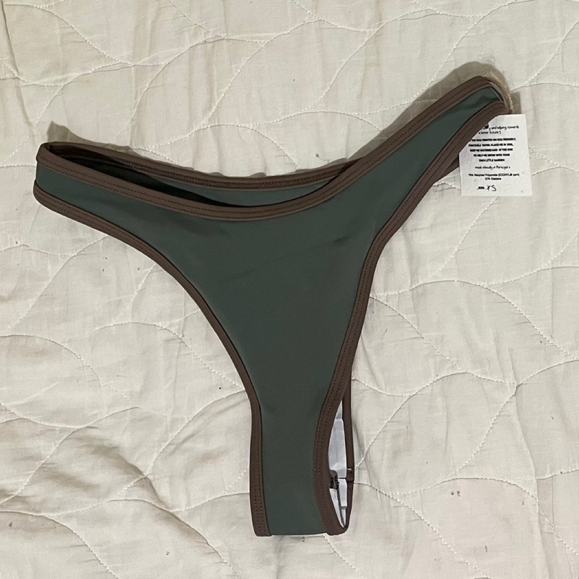  סט ביקיני חדש לגמרי לא נלבש בכלל, נמכר כי המידה לא מתאימה לי!

Brand new bikini set not worn at all, selling because the size doesn't fit me!