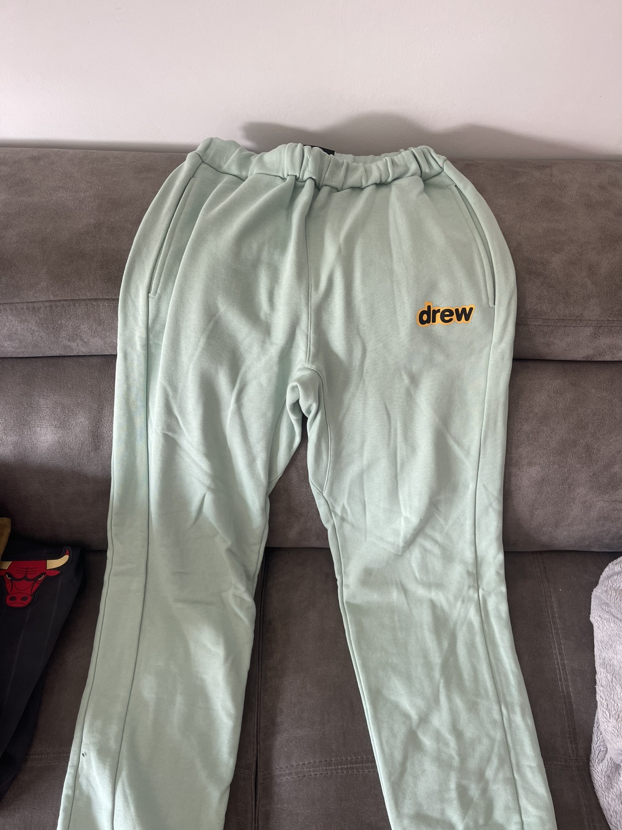 בגדי יד שנייה במצב חדש