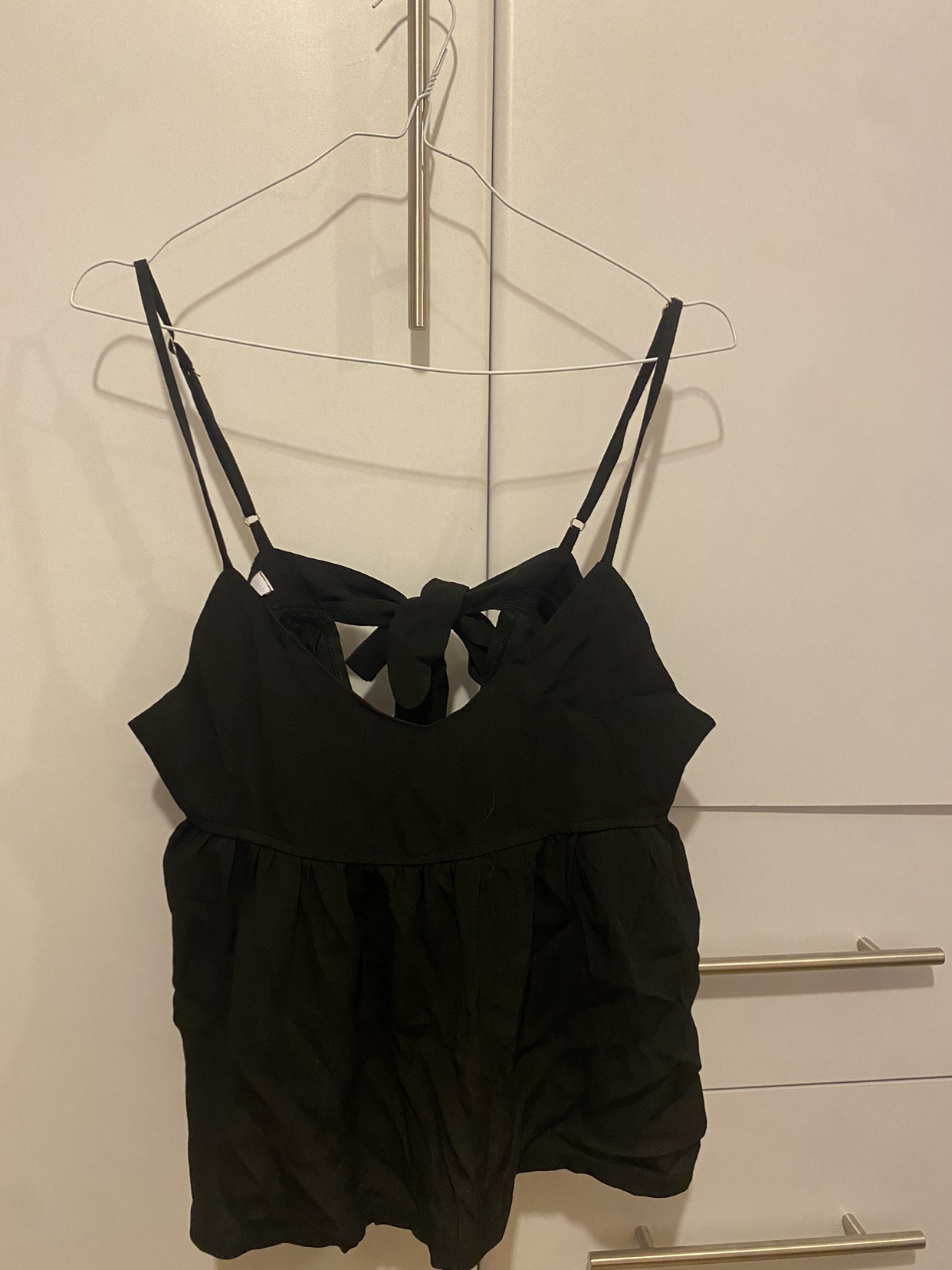 גופיית קשירה שחורה מAdika, מידה S-M, נלבשה פעם אחת בלבד