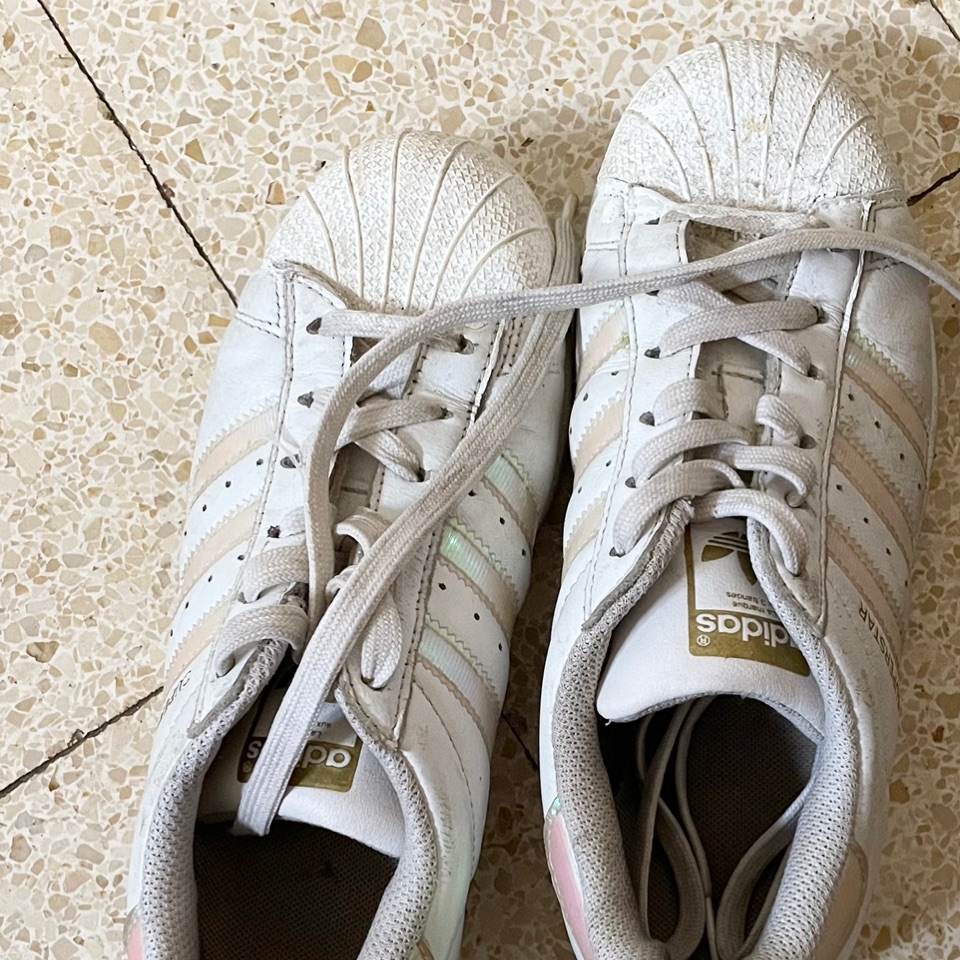 נעלי עקב שננעלו פעם אחת מידה 36
נעלי אדידס שעדיין במצב מעולה 36