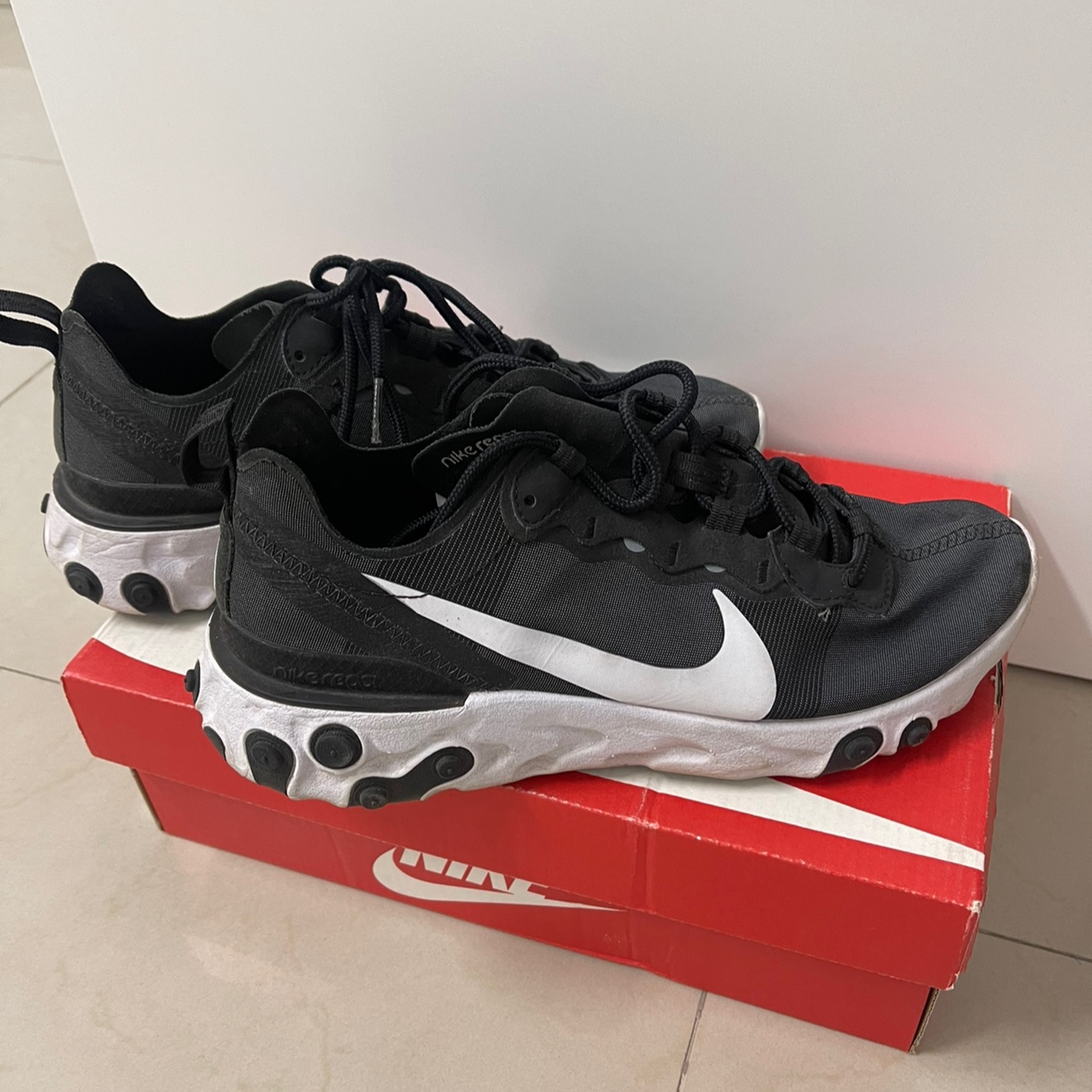 נעלי ריצה נייק 