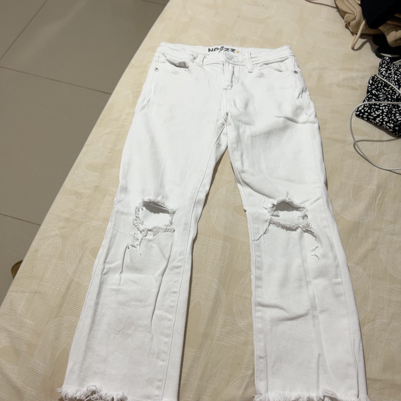 גינס לבן מנויז ילדים עם קרעים