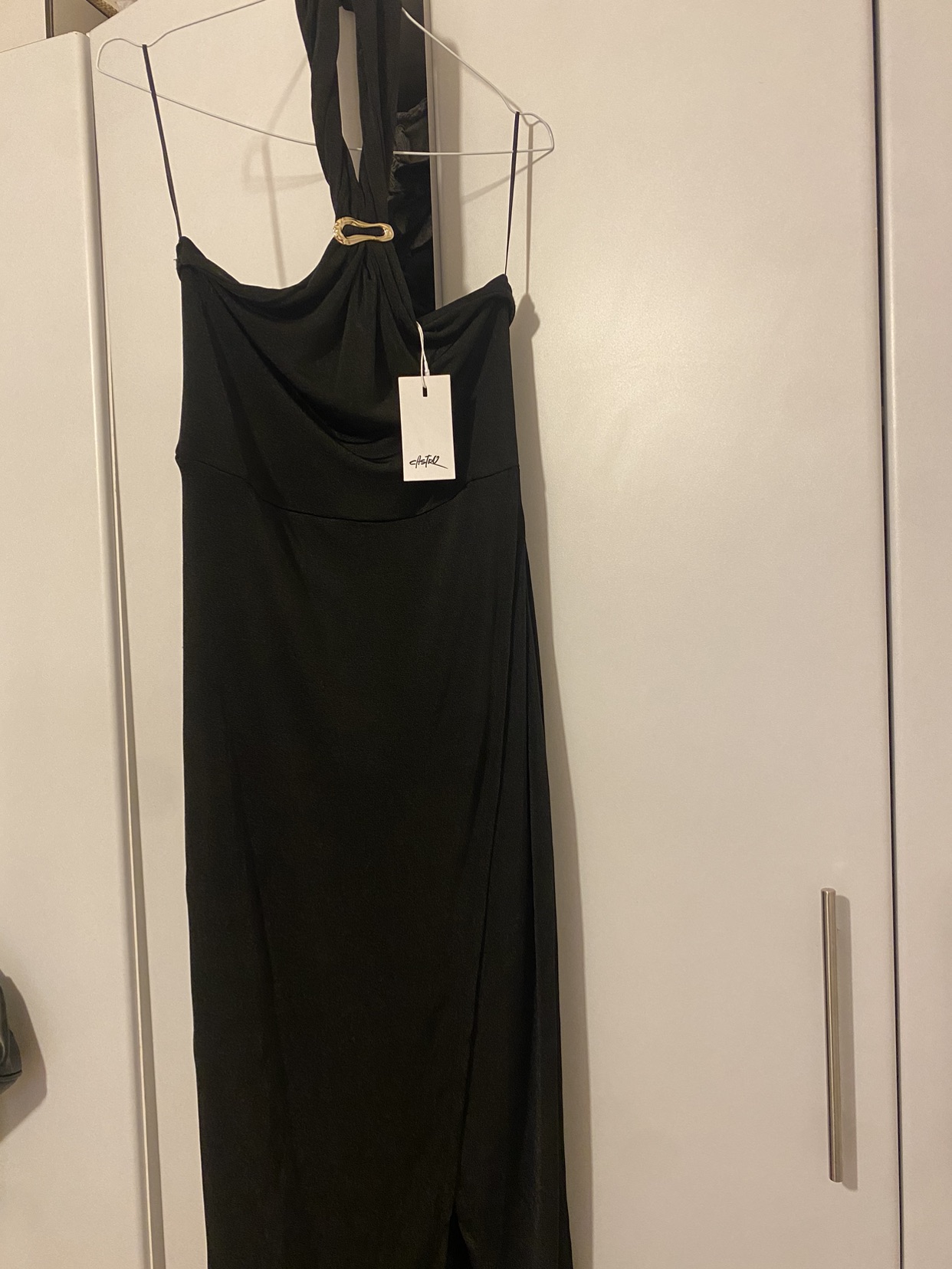 שמלת קולר שחורה מCASTRO, עם טיקט, מידה M