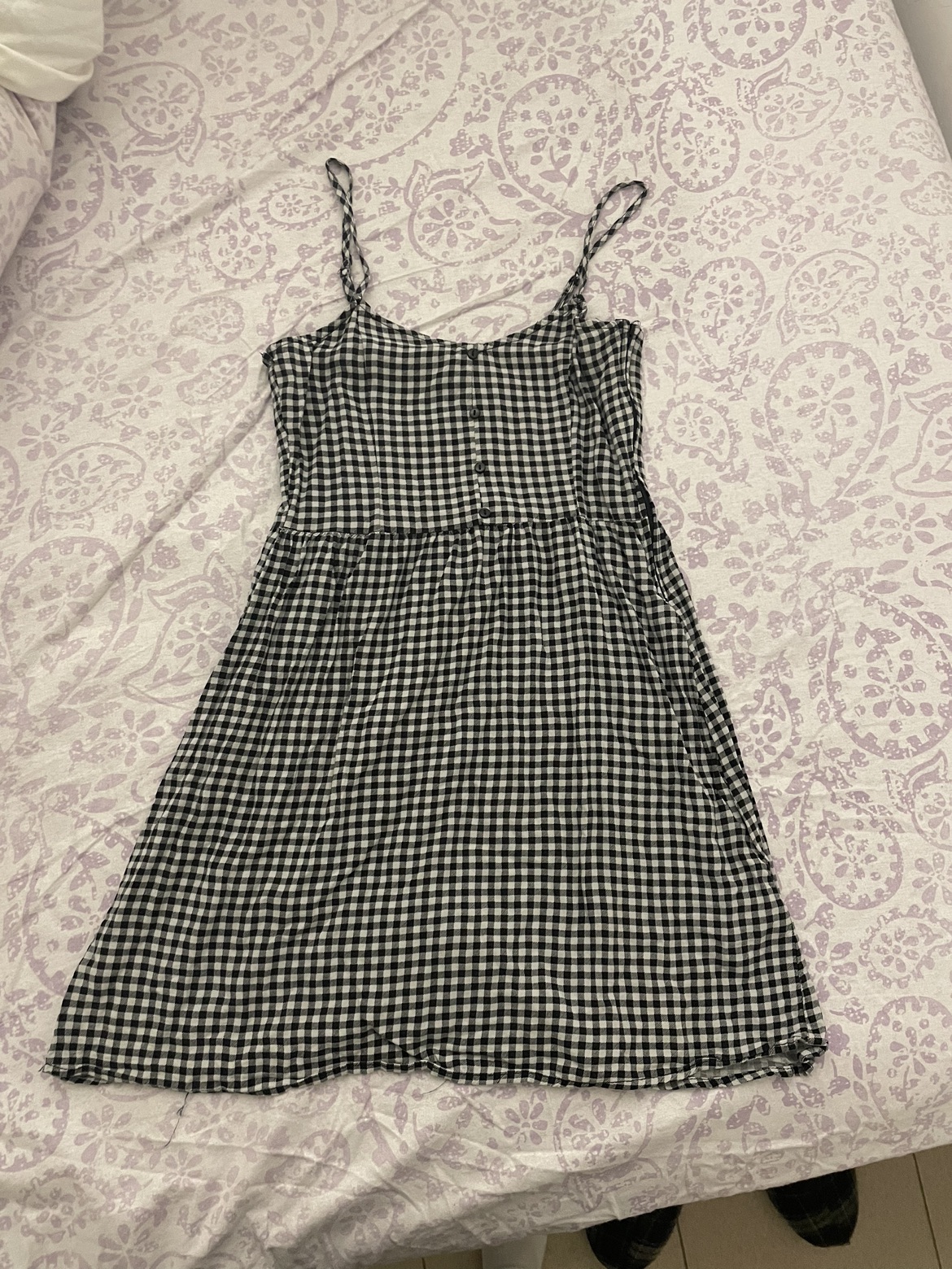 שמלת משבצות קלילה מ- H&M