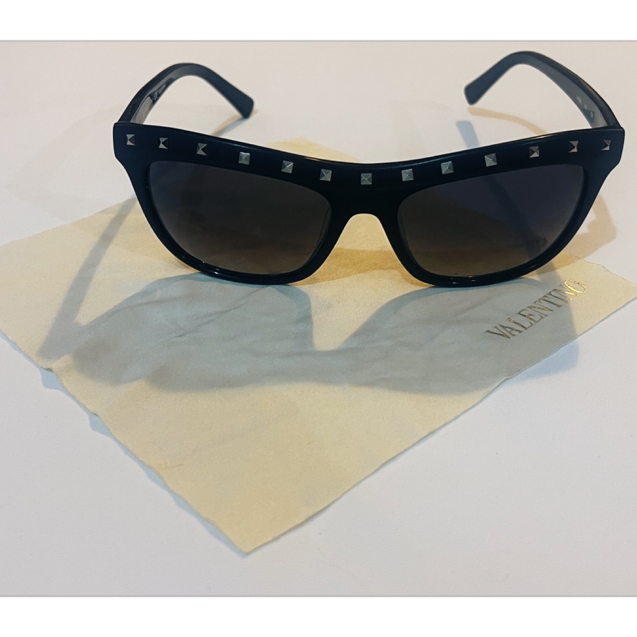 משקפי שמש ולנטינו