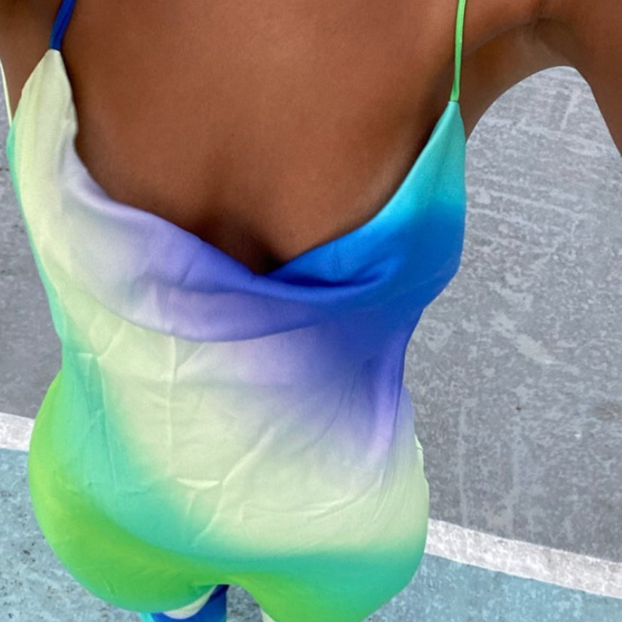 שמלה ציבעונית