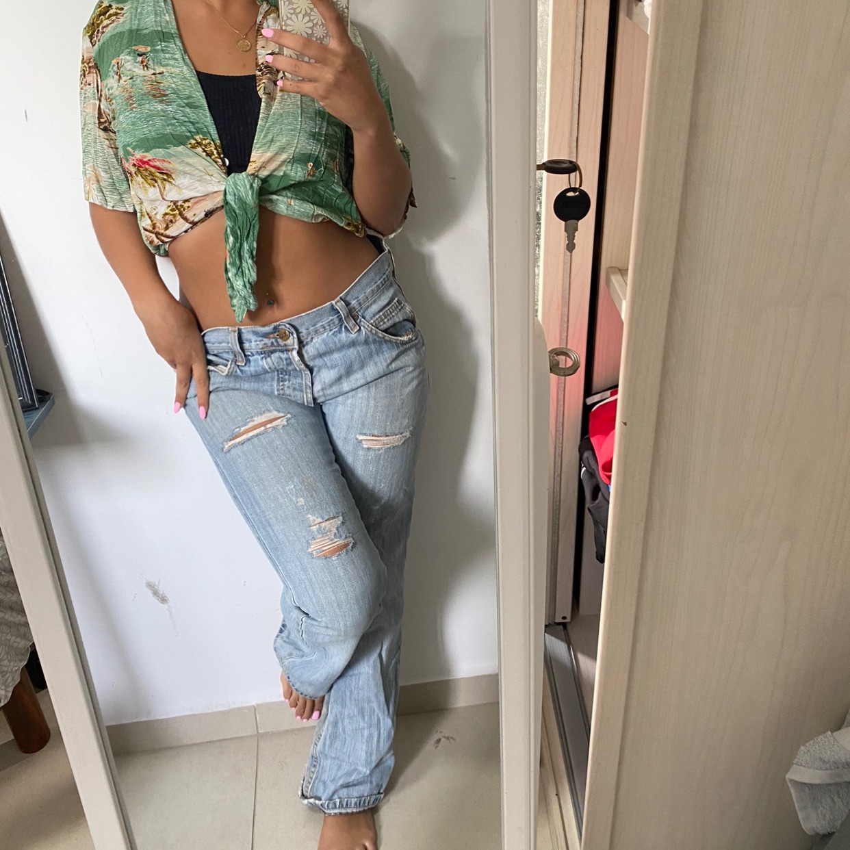 גינס קרעים לי קופר וחולצה קיצית טופשופ 