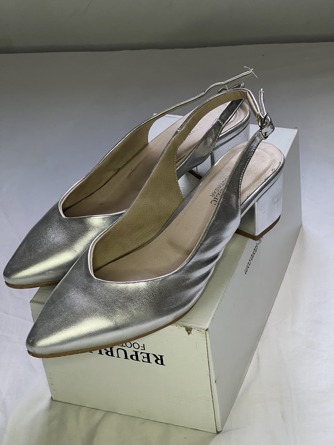 נעלי ערב בצבע כסף מידה 40