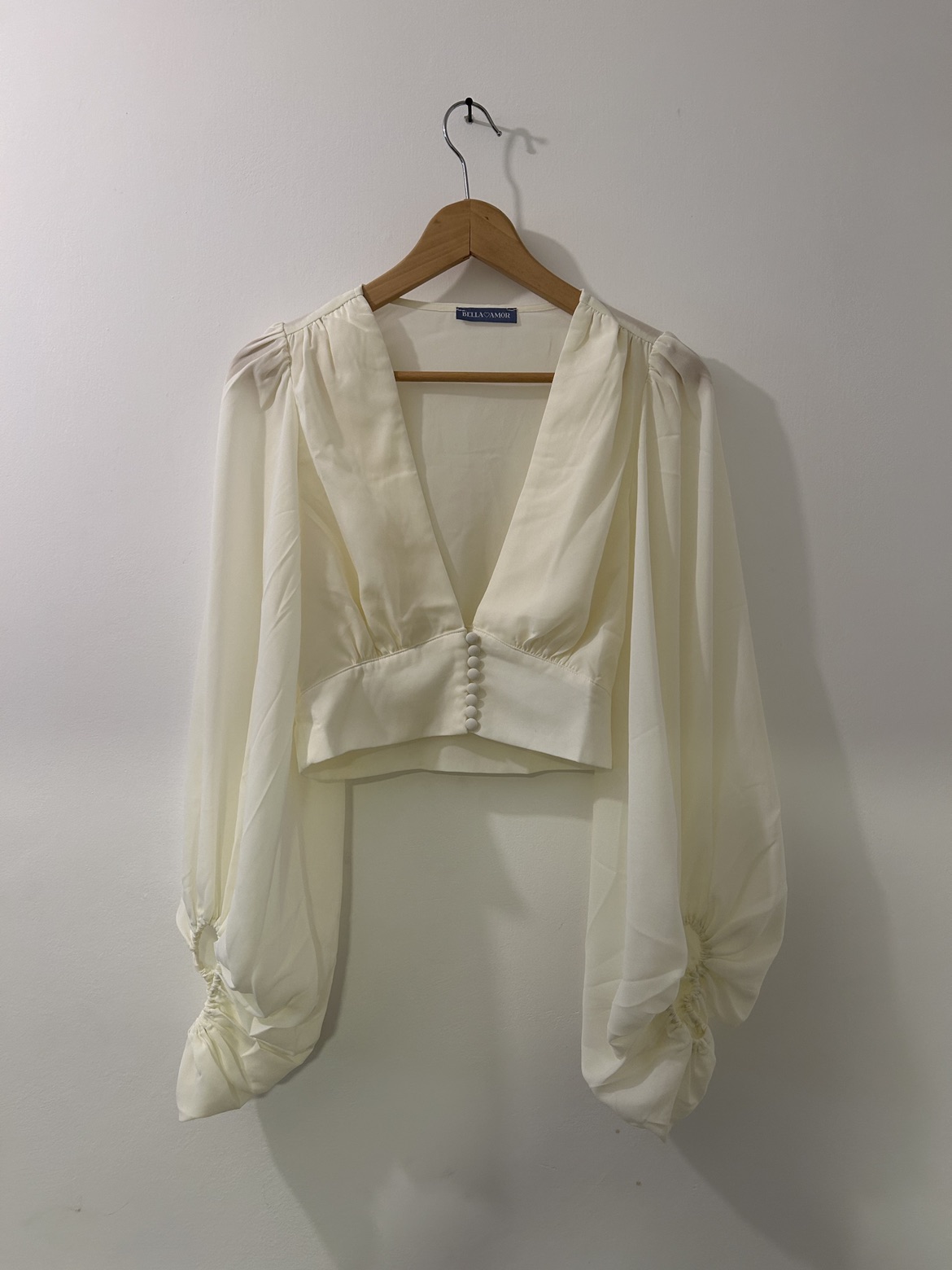 חולצה אלגנטית מכופתרת צבע שמנת