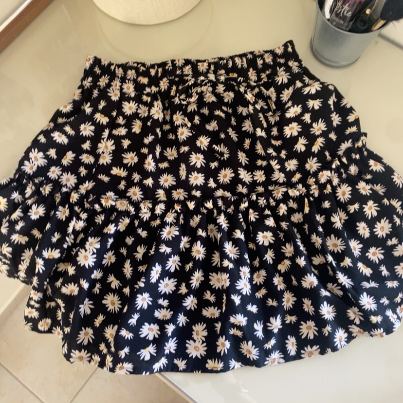 חצאית פרחים