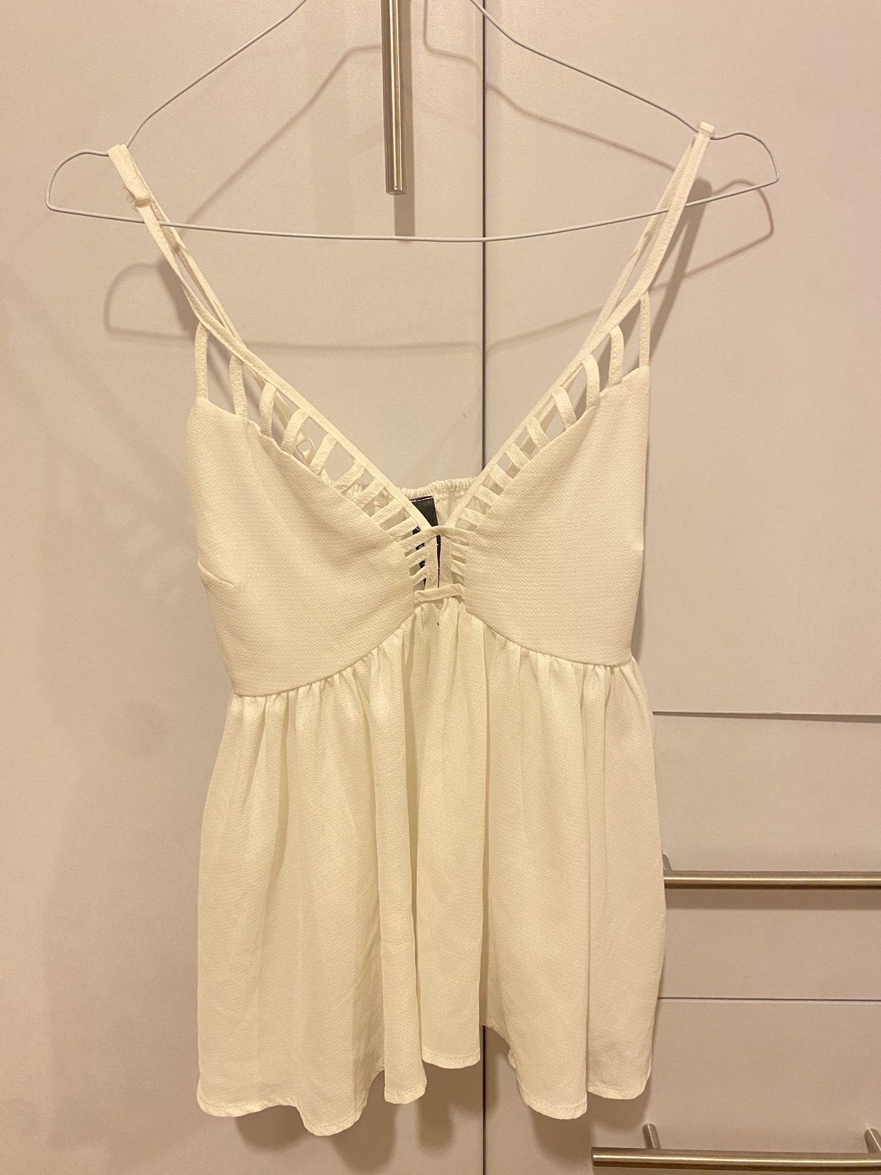 גופייה לבנה, מידה S-M