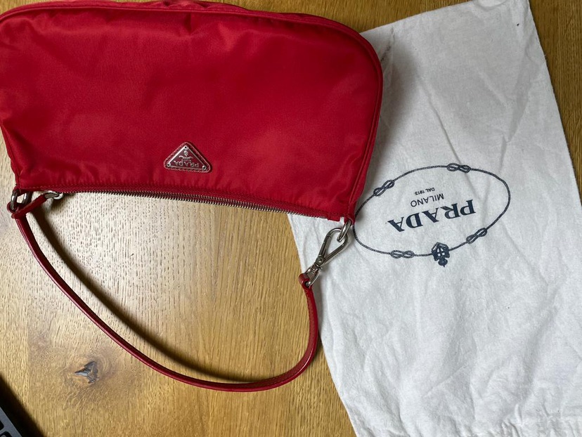 תיק מקורי של פראדה, חדש (נלבש פעם אחת בלבד) הצעות בפרטי