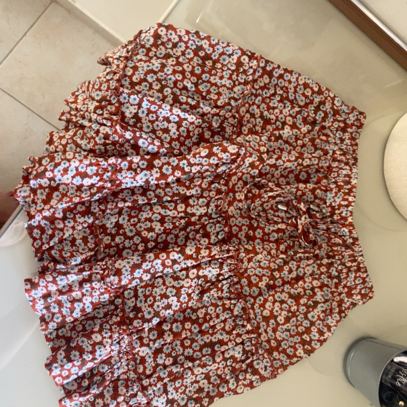 חצאית פרחים