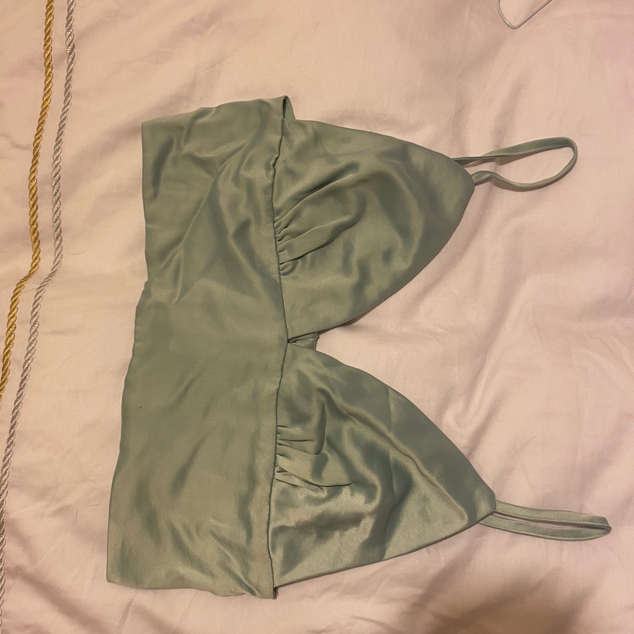 טופ סאטן תכלת מCastro, מידה M, לא נלבש מעולם