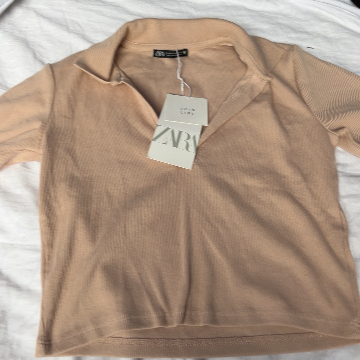 חולצה מהממת עם מחשוף מדויק מזארה חדשהה!! מידה M