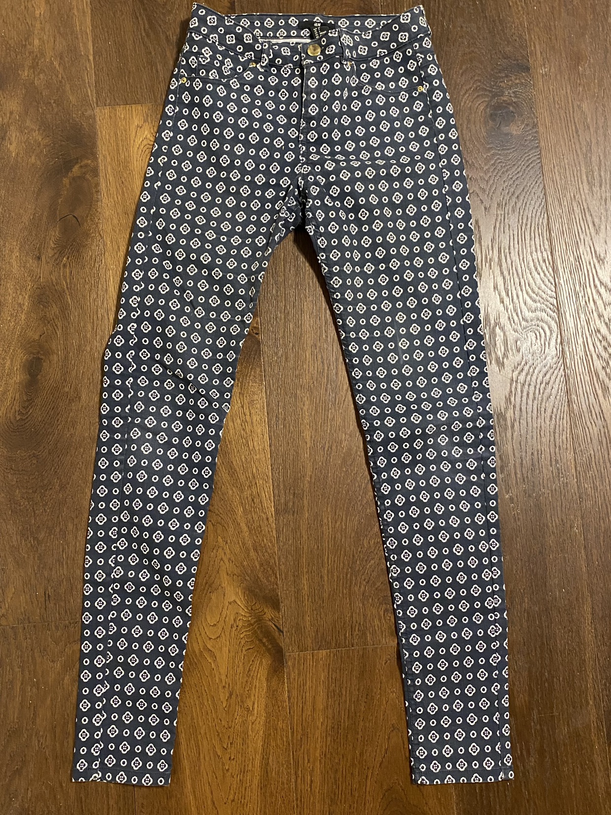 גינס ארוך עם דוגמה מh&m 
