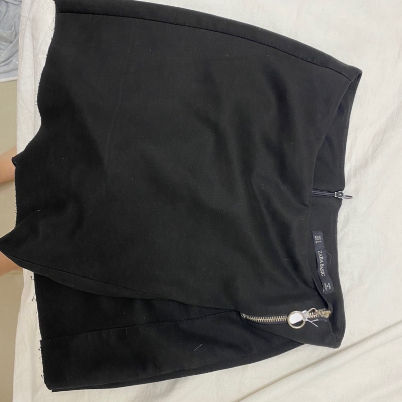 מכנס שחור קצר מזארה