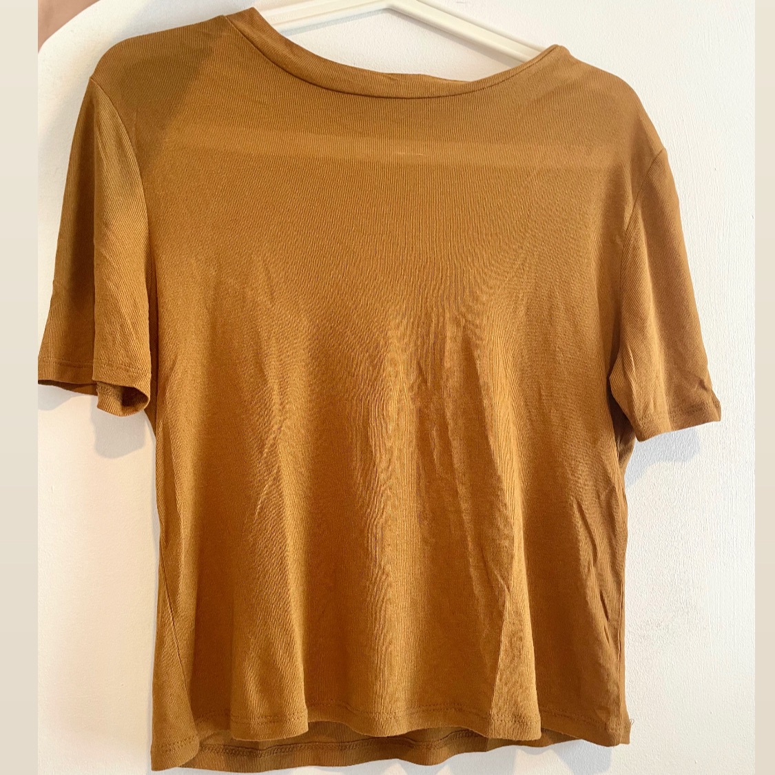 חולצה בצבע חרדל 