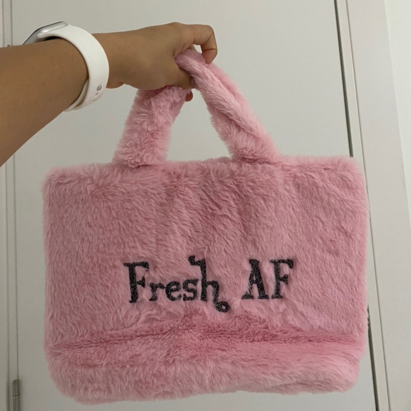 תיק פרווה ורוד מושלם