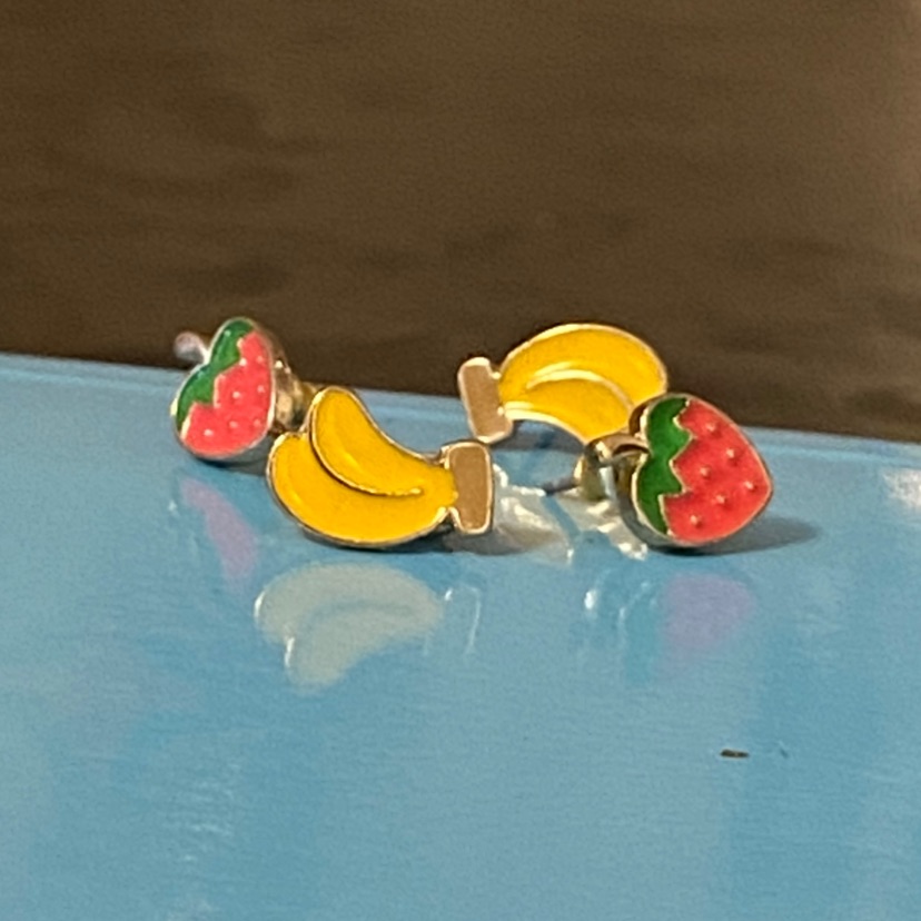 עגילי תות בננה