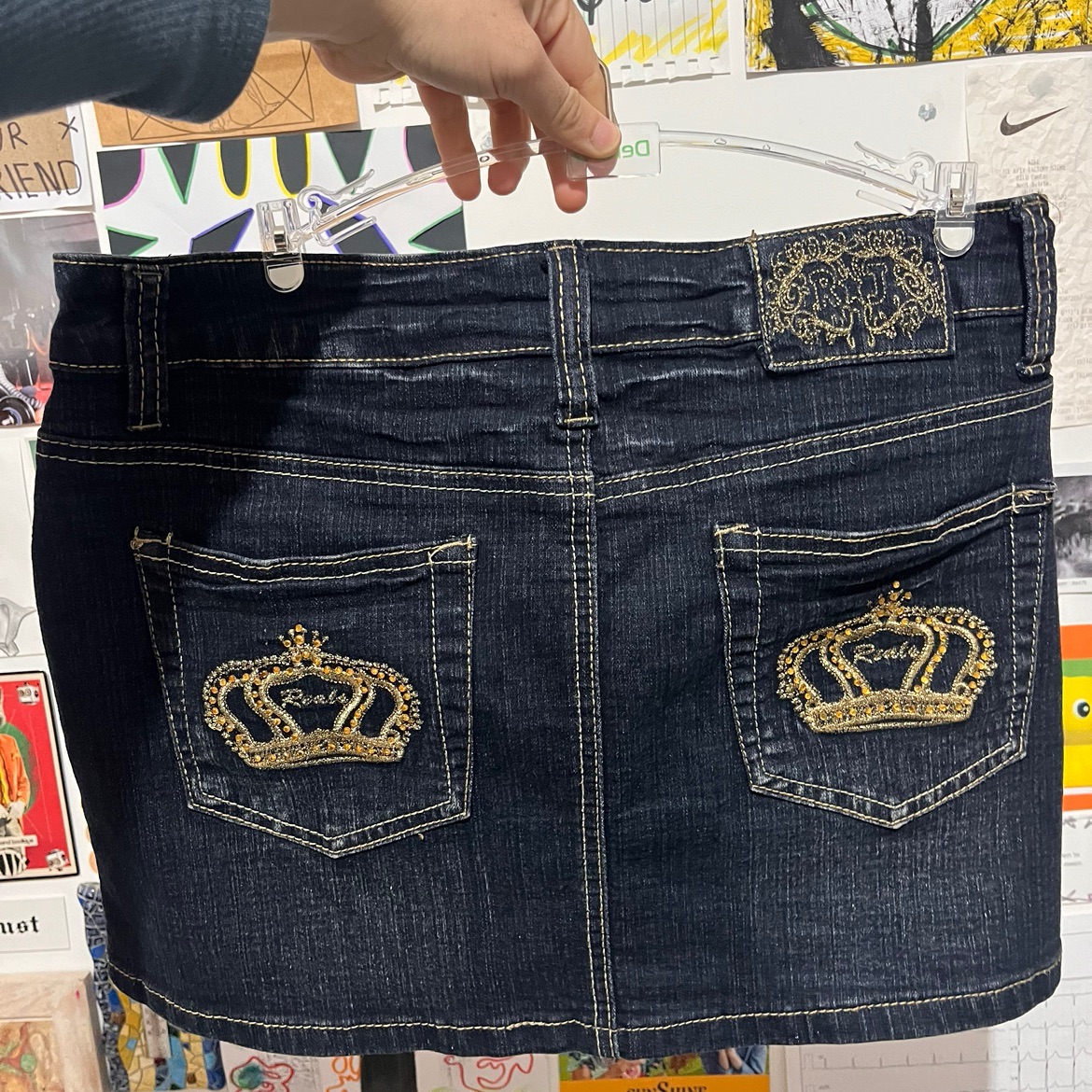 חצאית מיני וינטג׳ מהממת! יושבת מהמם על הגוף ובאורך המושלם!🤩