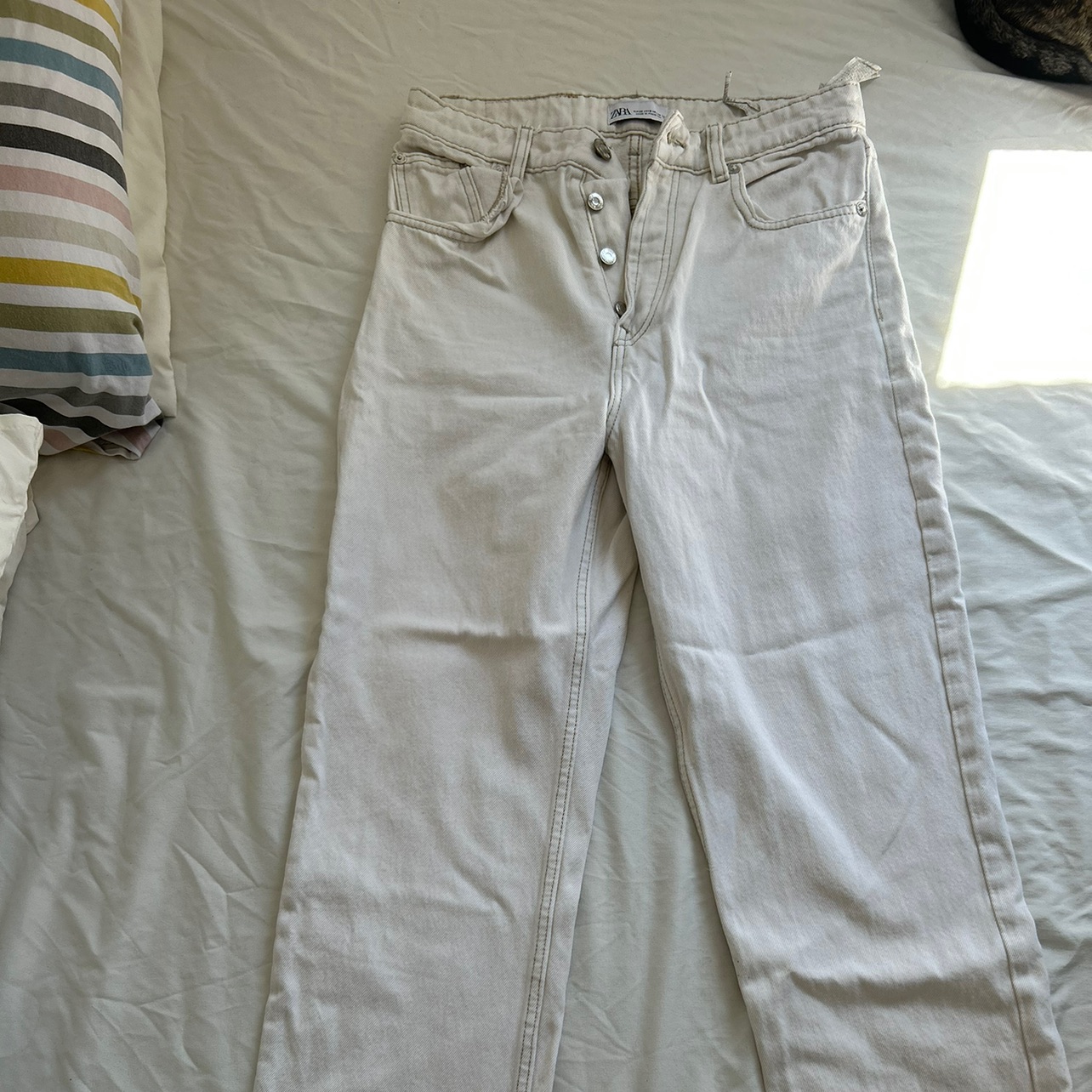 ג׳ינס לבן זארה🤍