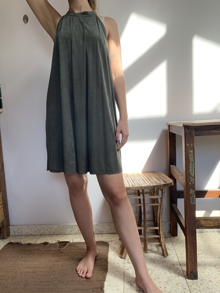 שמלת קטיפה בצבע ירוק זית 