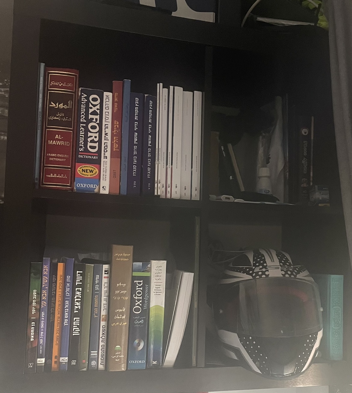 מדפים לספרים 