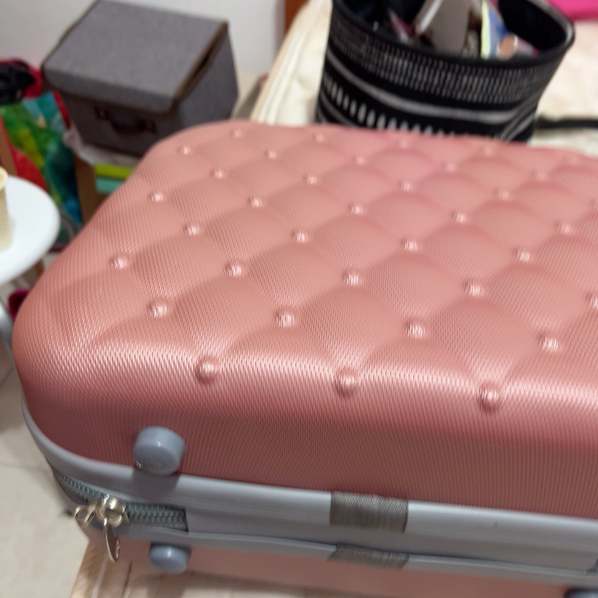 מזוודה קטנה לאיפור וכל מיני יכולה לעלות למטוס 