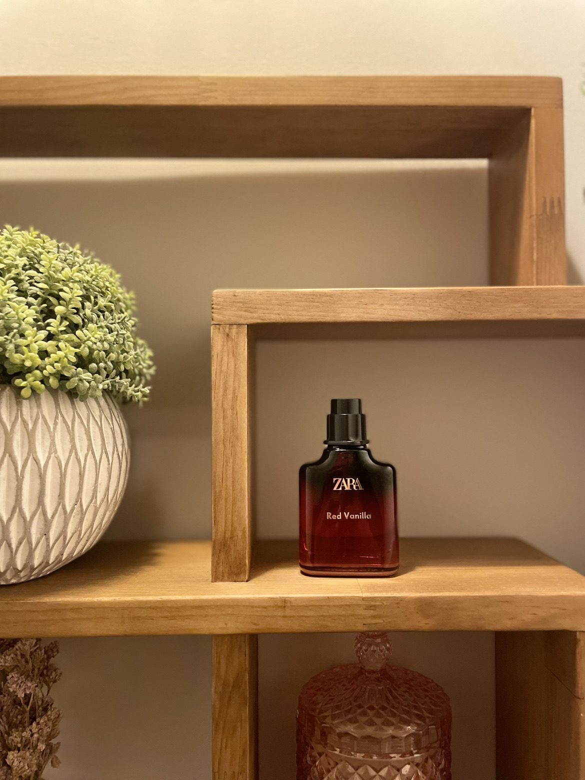 בושם בריח Red Vanilla של Zara
